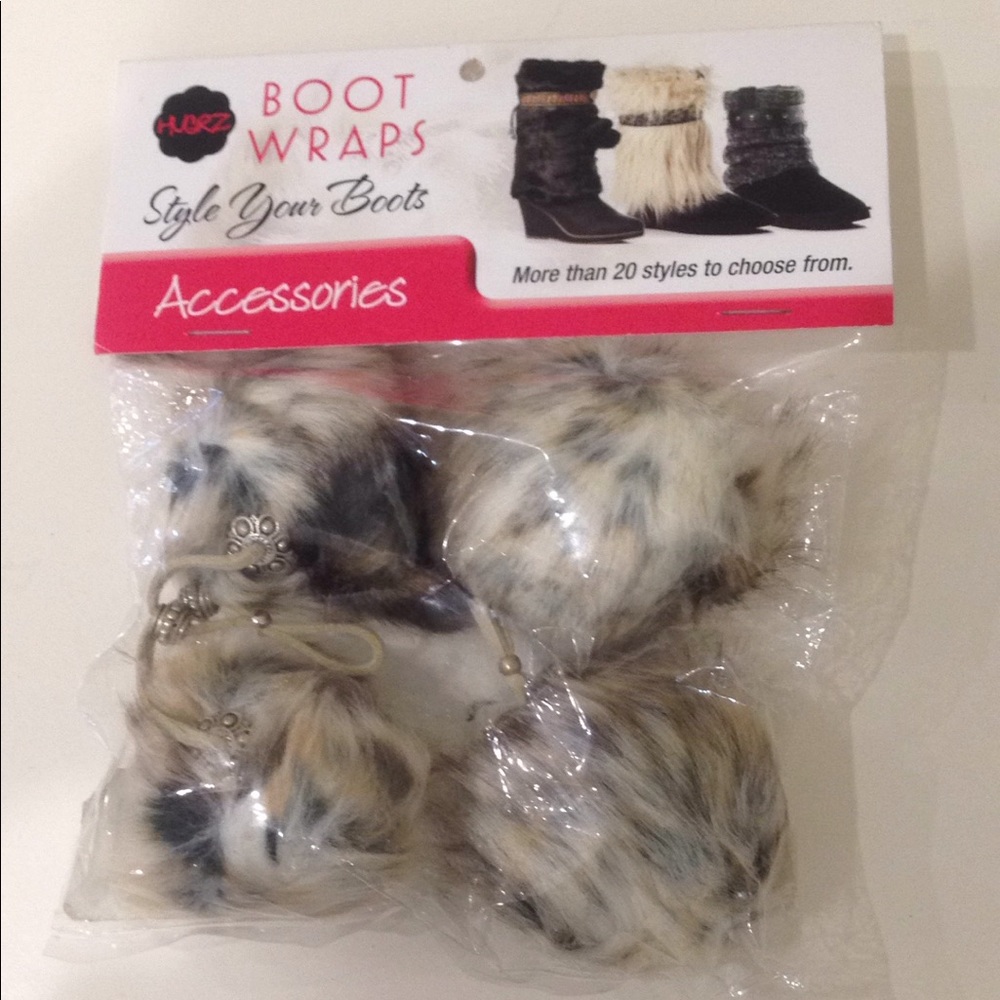 Hugrz Boot Pom Poms in Faux Rabbit Fur